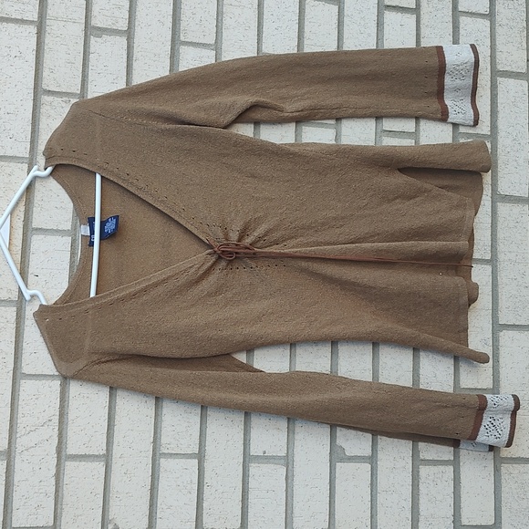 TAN Top - Picture 3 of 11